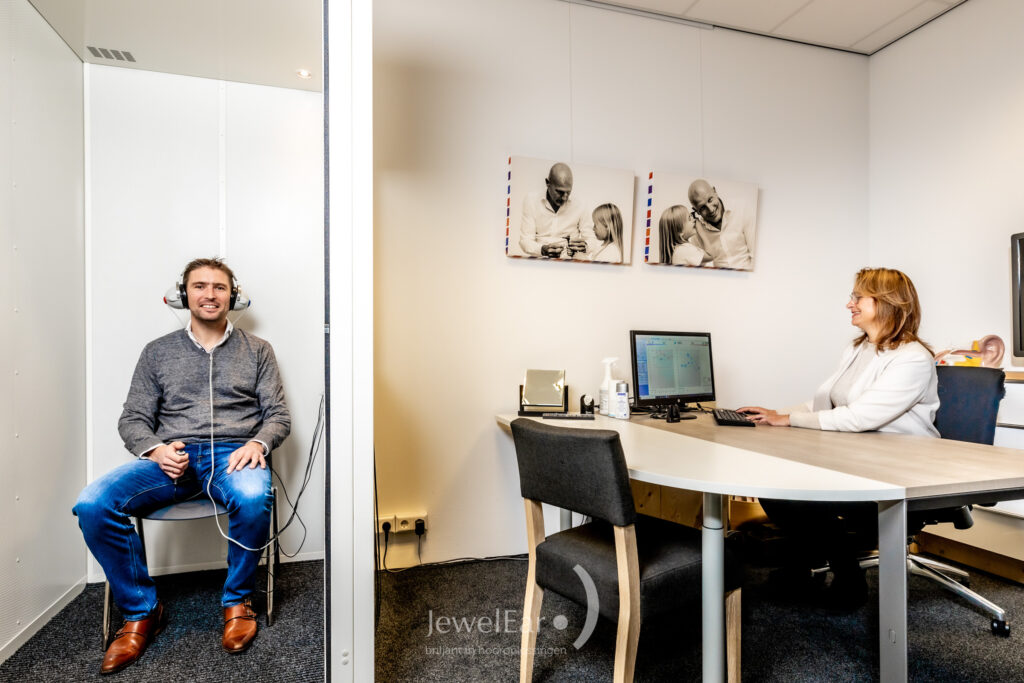 Hoortest bij de audicien van JewelEar